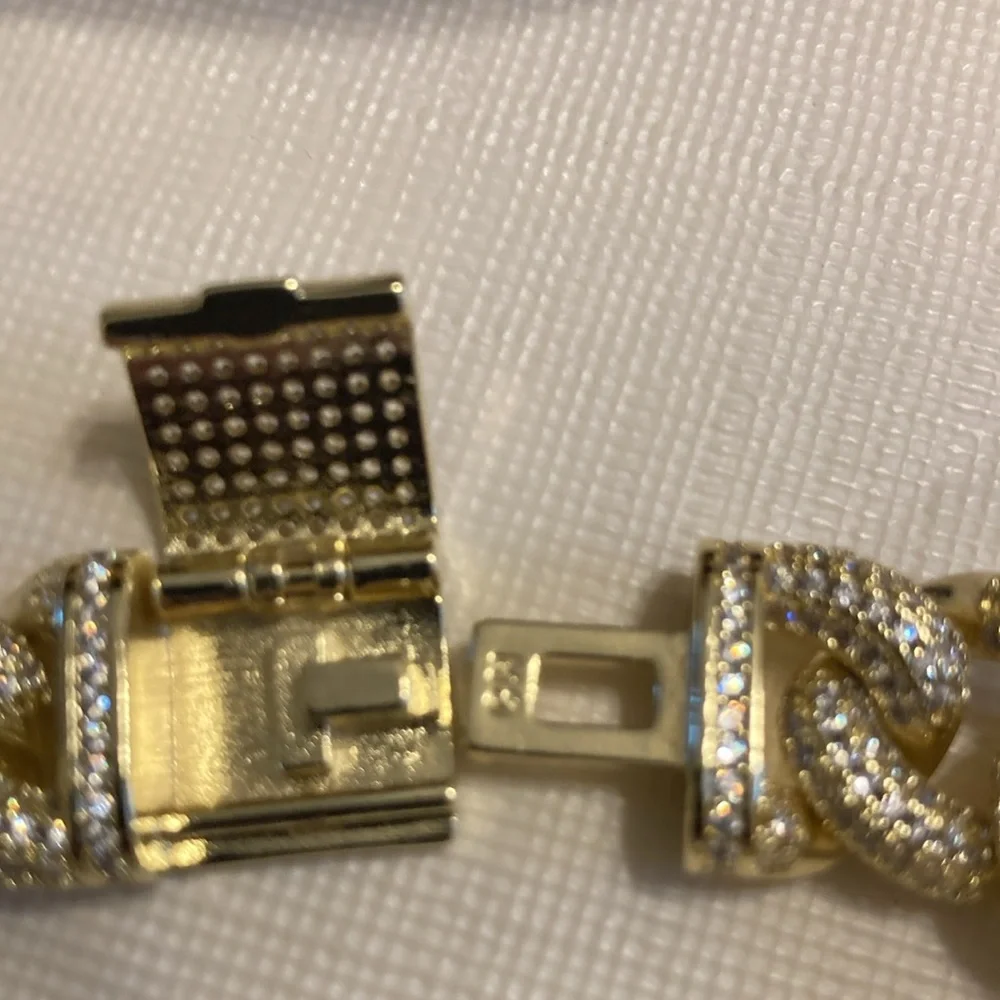 NWT men’s gold tone chunky chain link bracelet with white crystals